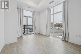 450 Dundas St E in Waterdown, ON - Building Photo - Building Photo