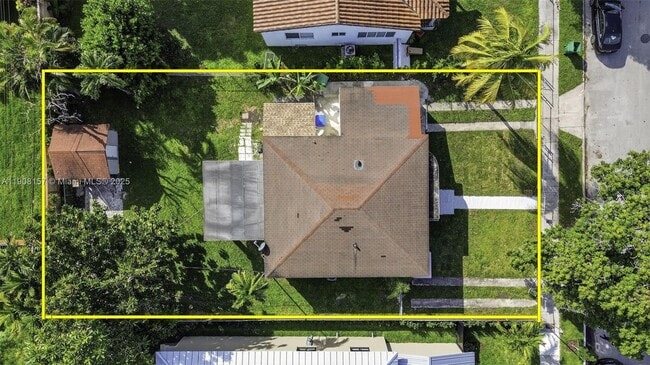 2464 SW 19th St in Miami, FL - Building Photo - Building Photo