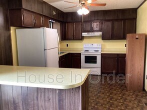 10 Whitaker Cir in Fairview, NC - Building Photo - Building Photo