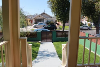 3804 S Hobart Blvd in Los Angeles, CA - Building Photo - Building Photo