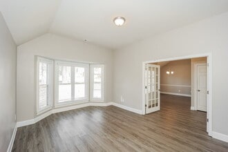 110 Glenridge Dr in Newnan, GA - Foto de edificio - Building Photo