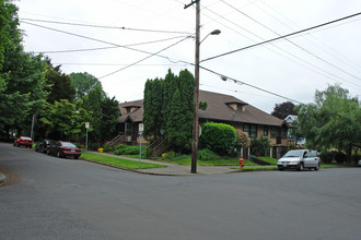 2538 Madison St in Portland, OR - Building Photo - Building Photo