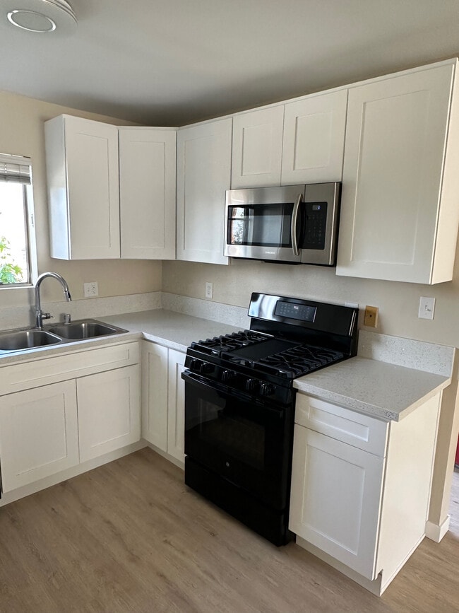 500 S 3rd St, Unit C in Burbank, CA - Building Photo - Building Photo