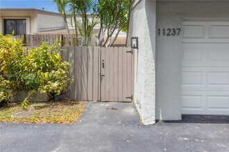 11237 SW 112th St in Miami, FL - Building Photo - Building Photo