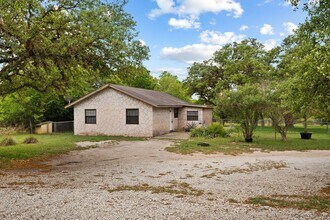 9423 Aqua Dr in Boerne, TX - Building Photo - Building Photo