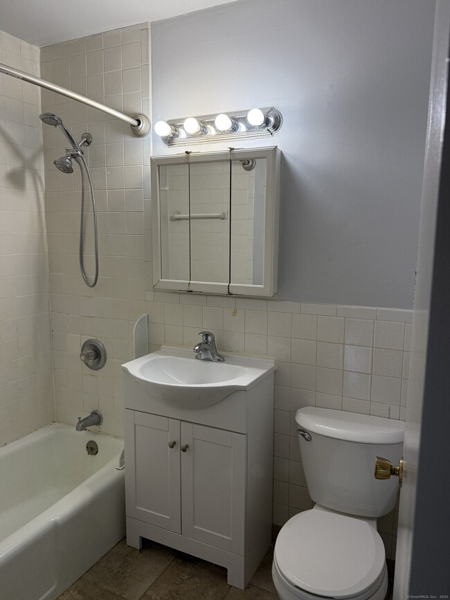 41 Washington St in Bristol, CT - Building Photo - Building Photo