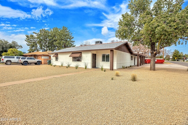 property at 922 E Orange Dr