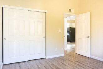 Menlo Pointe in Chico, CA - Building Photo - Building Photo