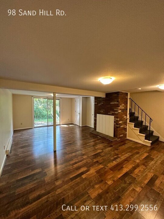 98 Sand Hill Rd in Amherst, MA - Building Photo