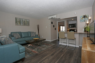 Sunpointe Place in Largo, FL - Building Photo - Interior Photo