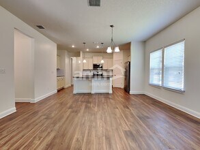 653 Welcome Home Dr in Middleburg, FL - Foto de edificio - Building Photo