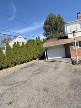 39 Alpine Ln in Hicksville, NY - Building Photo - Building Photo