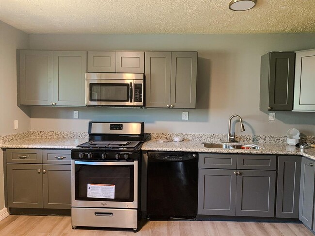 26722 Cypresswood Dr in Spring, TX - Foto de edificio - Building Photo