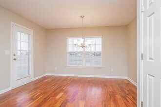 406 Birdstone Dr in Smyrna, TN - Foto de edificio - Building Photo