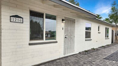 1216 E Desert Park Ln in Phoenix, AZ - Building Photo - Building Photo