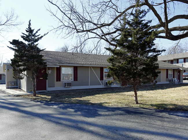 Plantation Apartments in Springfield, MO - Building Photo - Building Photo