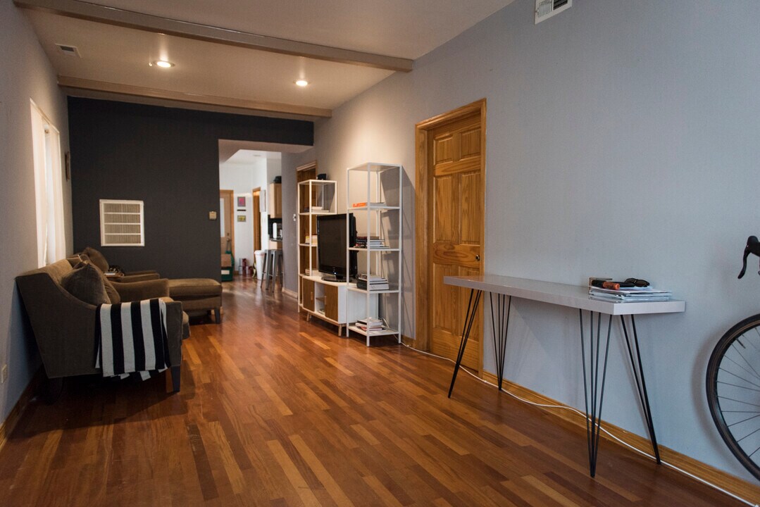 1423 W Walton St in Chicago, IL - Building Photo
