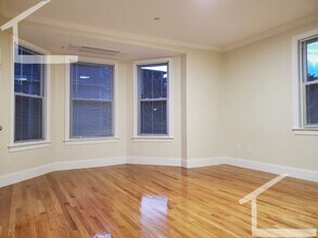 14 Harris St in Brookline, MA - Building Photo - Building Photo