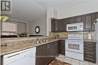 7155 Magistrate Terrace in Mississauga, ON - Building Photo - Building Photo