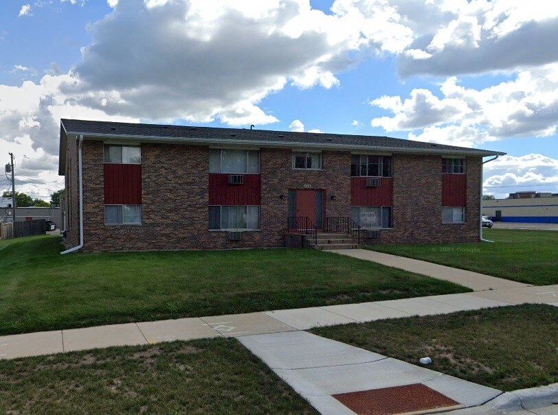 1005 Buena Vista Dr in Sun Prairie, WI - Building Photo