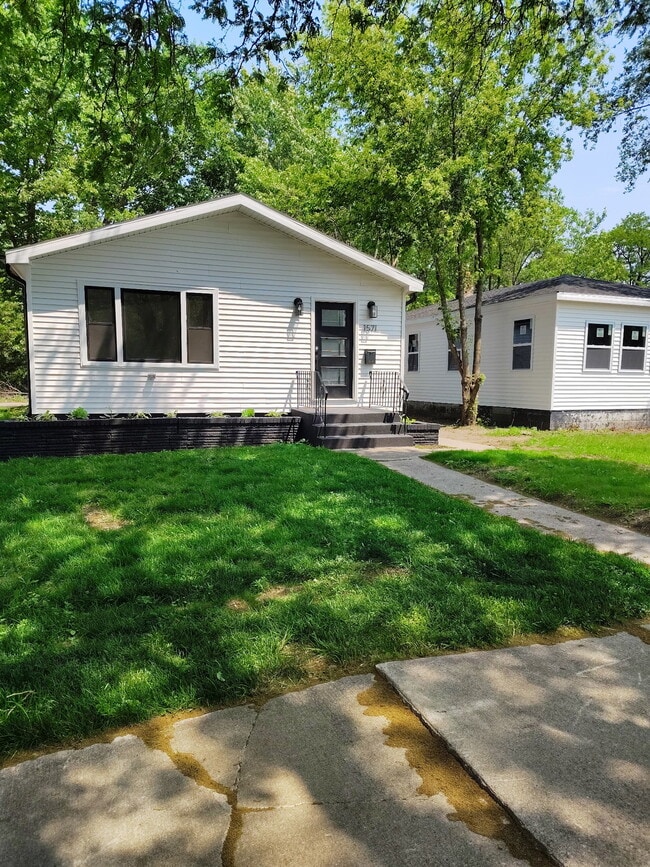 property at 1571 Pierce St