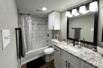 Barton Hills Apartments in Austin, TX - Building Photo - Building Photo