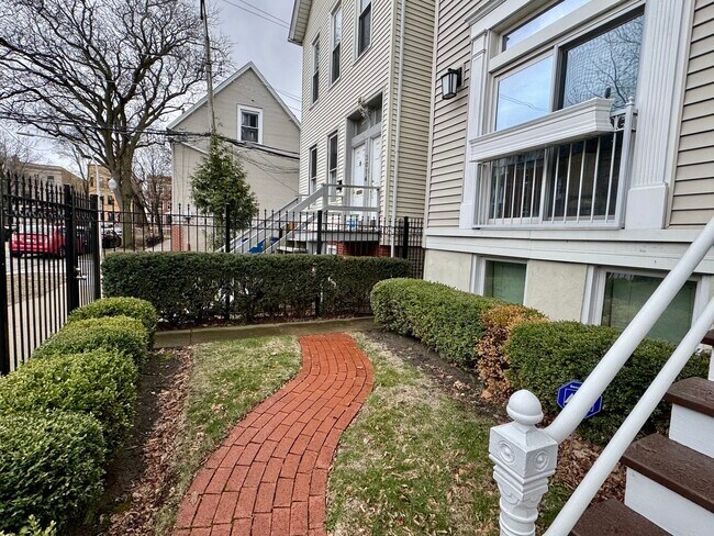 3016 N Clifton Ave in Chicago, IL - Building Photo - Building Photo
