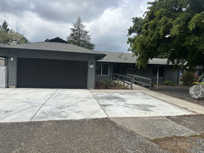 633 SE 156th Ave in Portland, OR - Building Photo - Building Photo