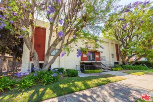 5848 Hazeltine Ave in Los Angeles, CA - Building Photo