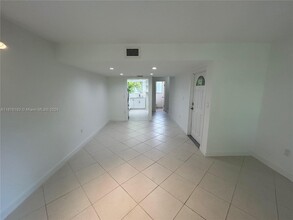 1916 SW 17th Ave, Unit 38 in Miami, FL - Foto de edificio - Building Photo