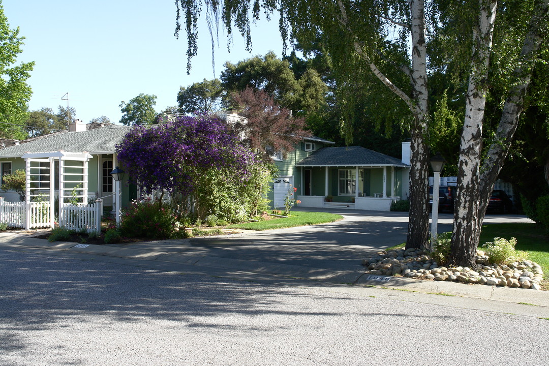 1054-1058 Marcussen Dr in Menlo Park, CA - Building Photo