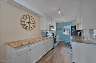 200 Pebble Beach Blvd in Naples, FL - Building Photo - Building Photo