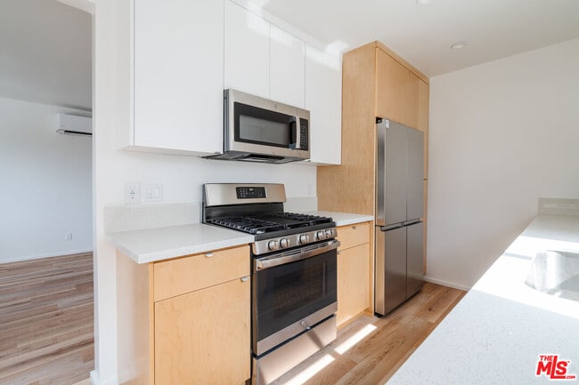 1318 S Ogden Dr in Los Angeles, CA - Building Photo - Building Photo