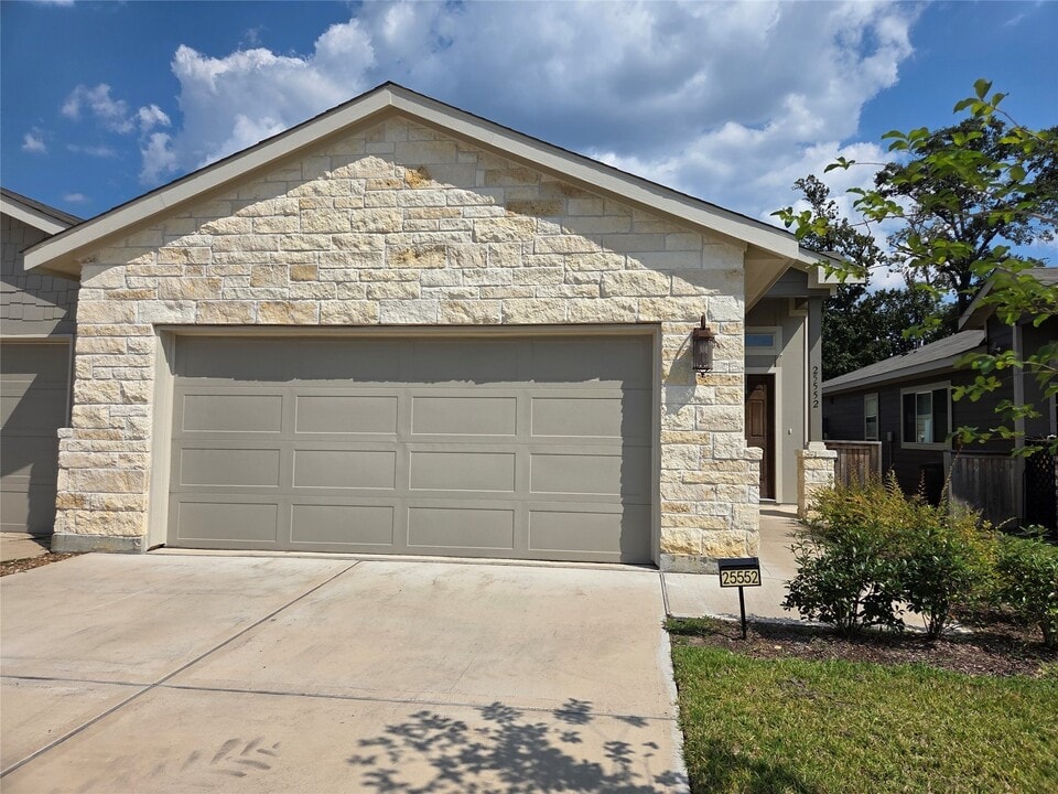 25552 Starling Ln in Magnolia, TX - Building Photo