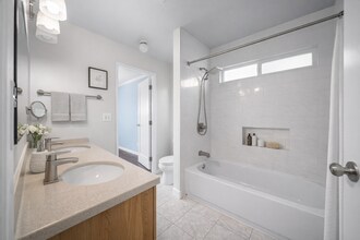 1337 Douglas St in Los Angeles, CA - Building Photo - Building Photo