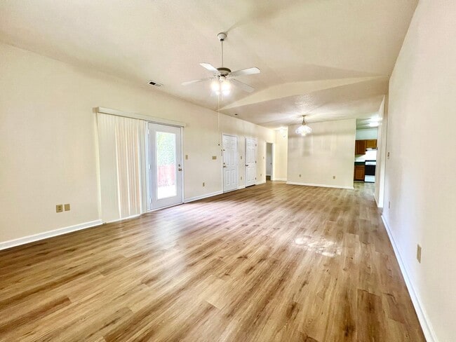 101 Glenwood Cir in South Hill, VA - Building Photo - Building Photo