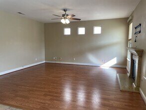 9772 Ellsmere Way in Elk Grove, CA - Building Photo - Building Photo