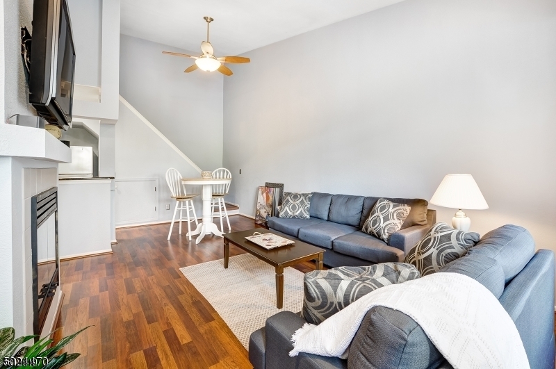 62 Wentworth Rd in Bedminster, NJ - Foto de edificio