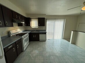 16024 Wellington Ave in Roseville, MI - Building Photo - Building Photo