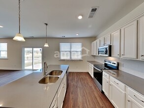 2036 Williamshire Ln in Nashville, TN - Foto de edificio - Building Photo