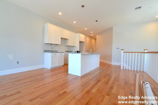 14 Islington St, Unit 1