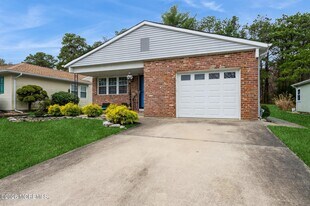 12 Paradise Blvd in Toms River, NJ - Building Photo