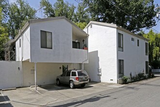 Quail Court in Sacramento, CA - Building Photo - Building Photo