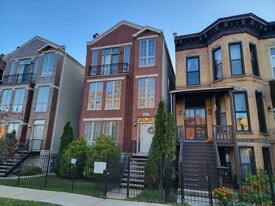 525 E Bowen Ave in Chicago, IL - Building Photo