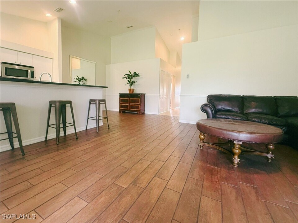 21301 Lancaster Run in Estero, FL - Building Photo