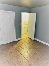 1050 Grand Ave, Unit D in Sacramento, CA - Building Photo - Building Photo