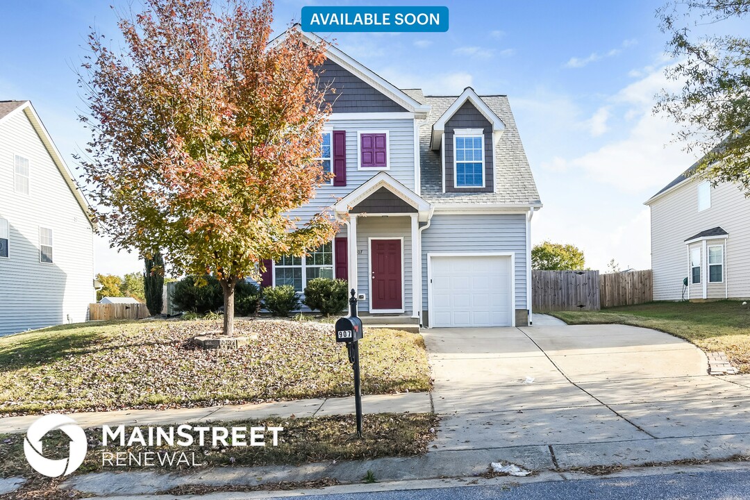 907 Red Oak Tree Dr in Fuquay Varina, NC - Building Photo