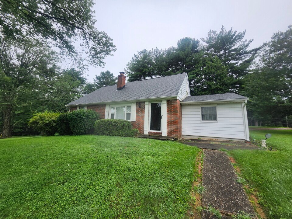 1104 Wild Orchid Dr in Fallston, MD - Building Photo