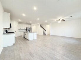 9662 Caney Trails Rd in Cut And Shoot, TX - Building Photo