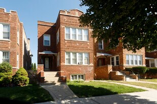 4820 W Roscoe St, Unit 2 in Chicago, IL - Building Photo